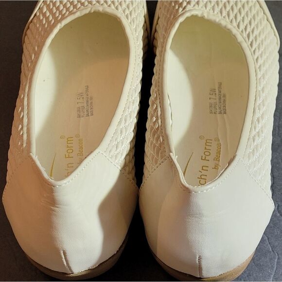 BRAND NEW STRETCH'S FROM BEACON WHITE FLAT SHOES - Picture 4 of 16